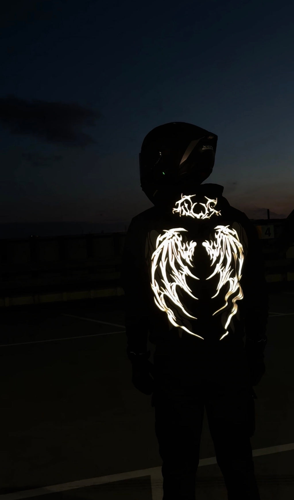 PREMIUM reflective wing hoodie (oversized)
