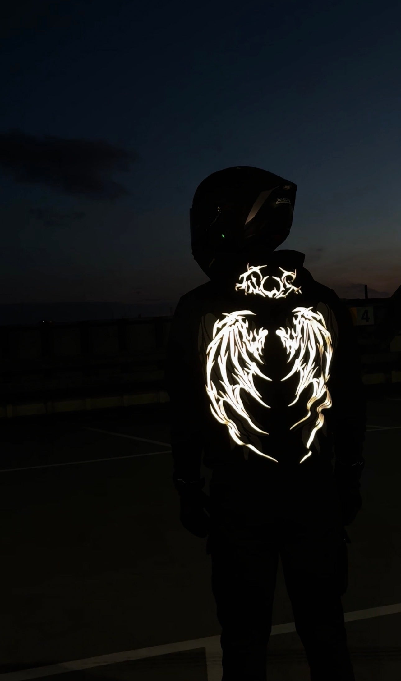PREMIUM reflective wing hoodie